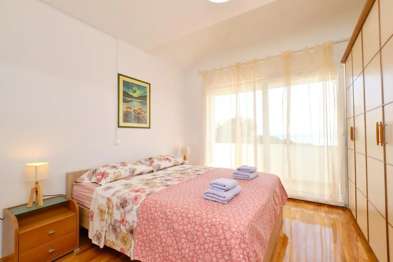 아파트 Appartment Ksenija 4 말리로시니