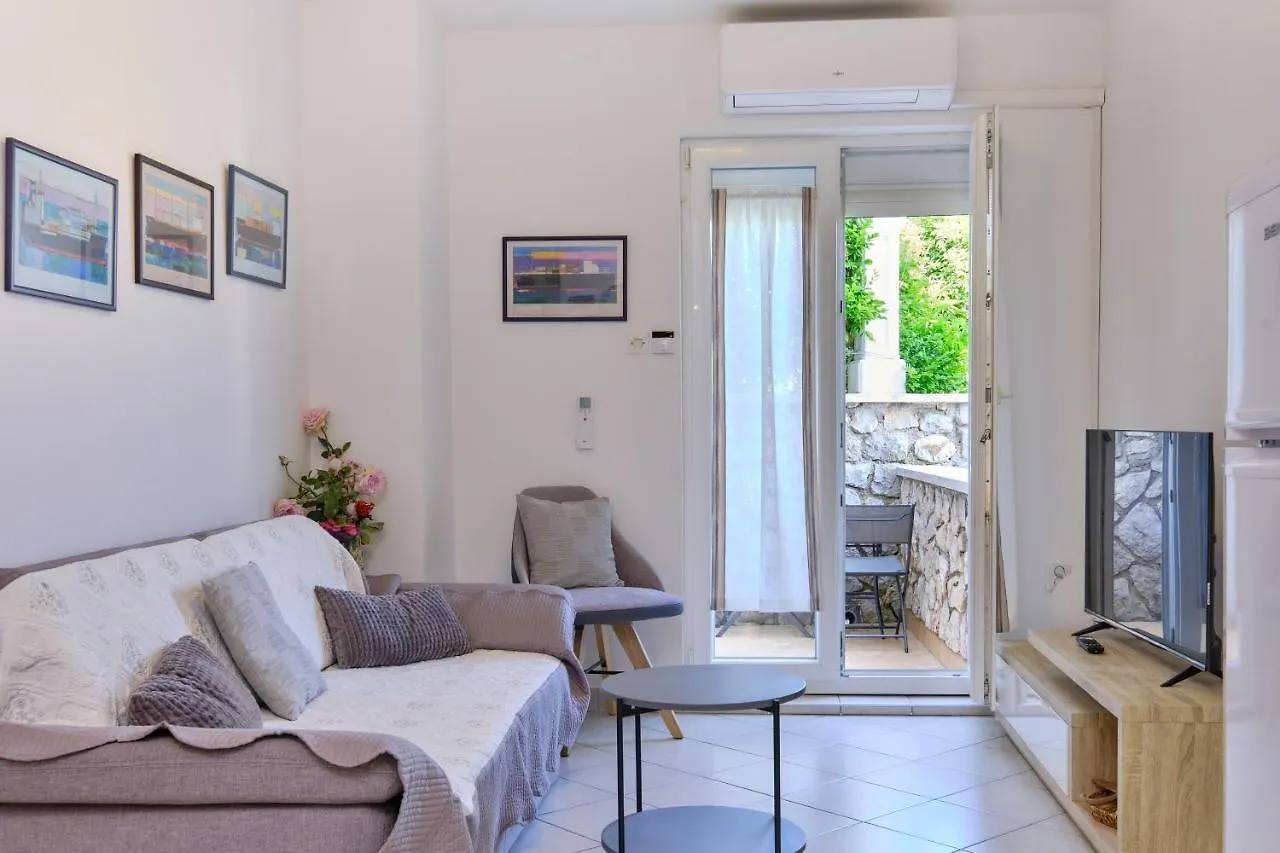 Appartment Ksenija 4 말리로시니 아파트